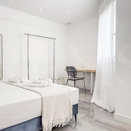 Chic Gem Rooftop Terrace With Bbq Rems Apartment *